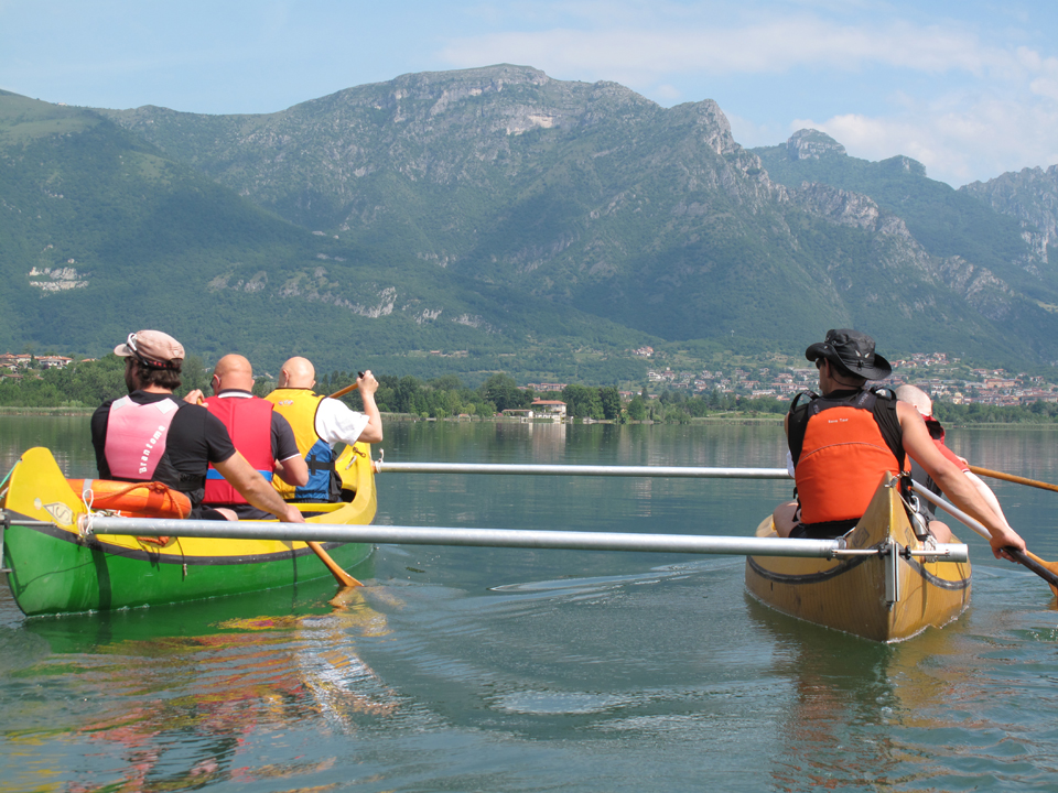 IN CANOA SUL LAGO